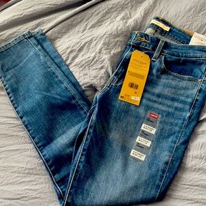 Levi jeans